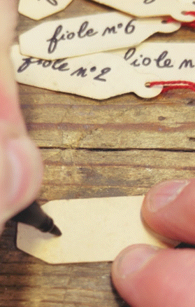 Pendentif Fiole đ°ïž PIĂCE UNIQUE NUMĂROTĂE