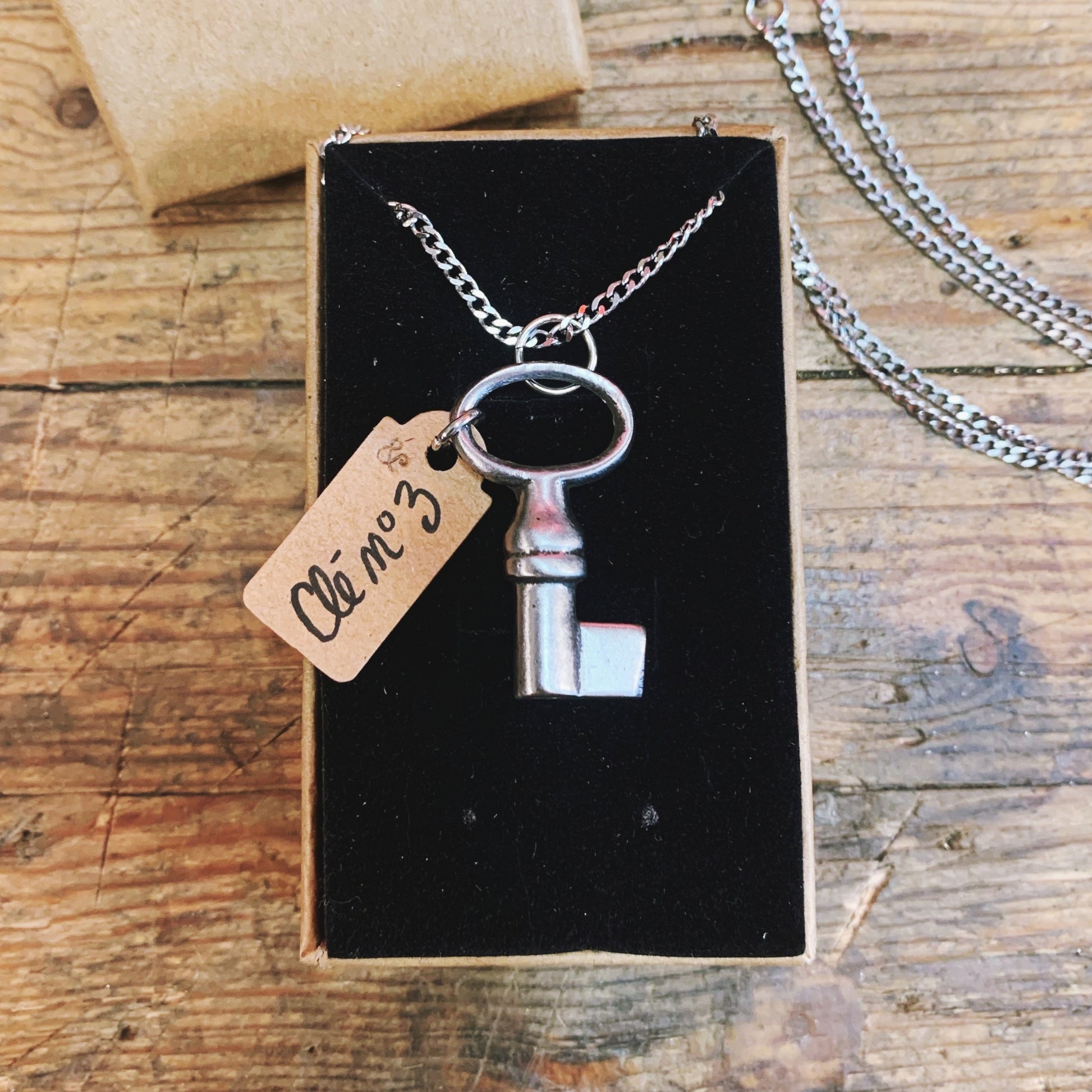 Bijoux offrir cadeau clĂ© clef  Pendentif créé Ă  partir dâanciennes petites clĂ©s en mĂ©tal recyclage Made in France sĂ©rie limitĂ©e piĂšce unique numerotĂ©