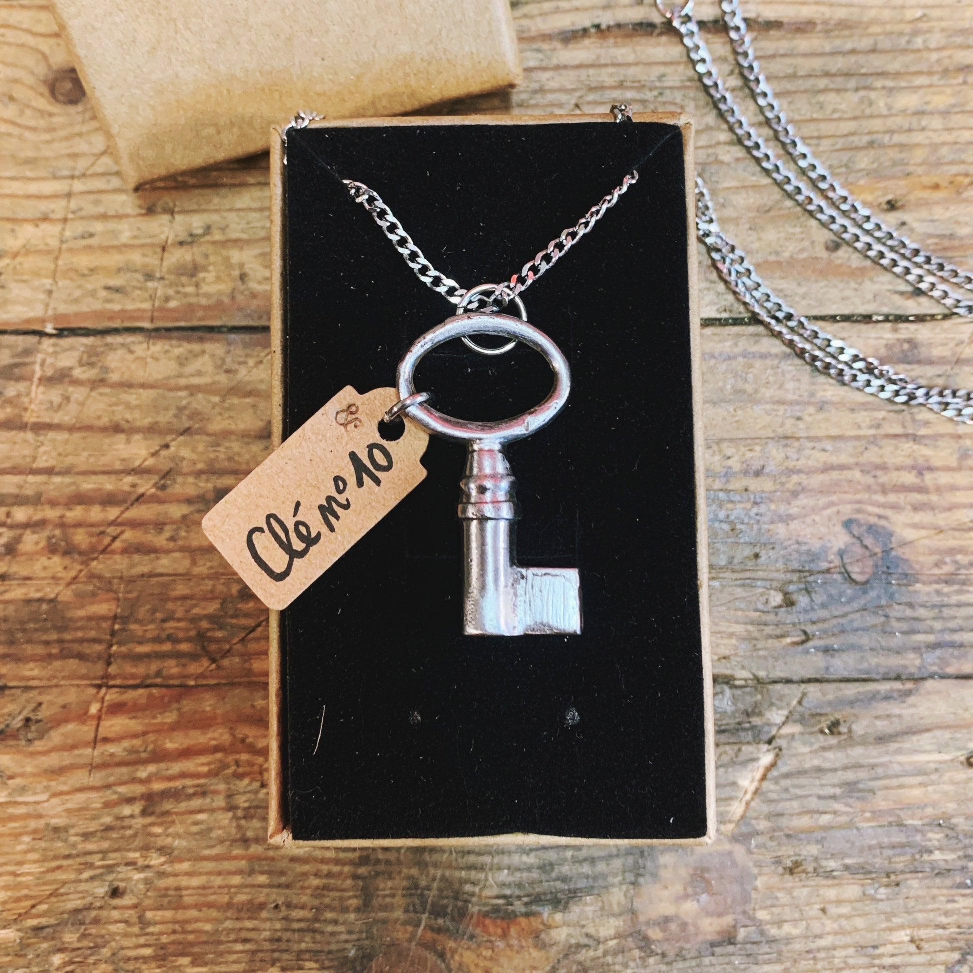 Bijoux offrir cadeau clĂ© clef  Pendentif collier créé Ă  partir dâanciennes petites clĂ©s en mĂ©tal recyclage Made in France sĂ©rie limitĂ©e piĂšce unique numerotĂ© upcycling