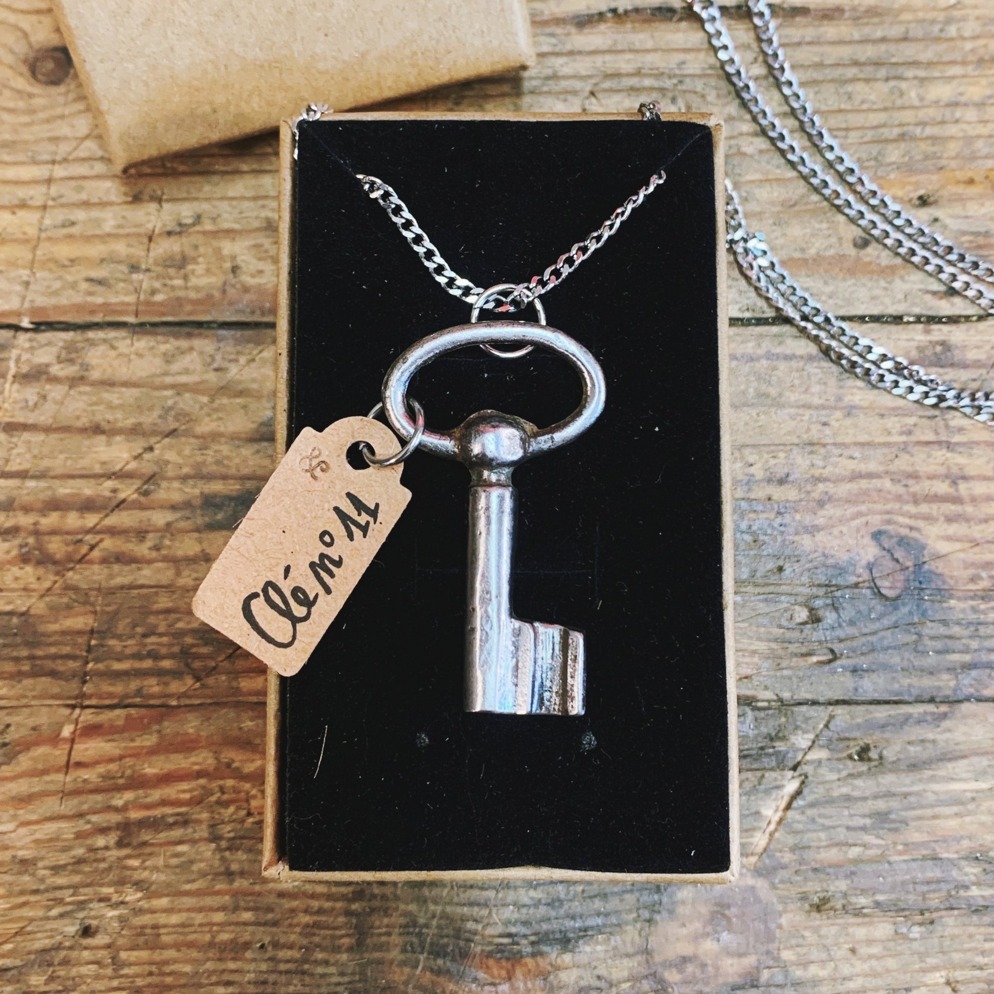 Bijoux offrir cadeau clĂ© clef  Pendentif collier créé Ă  partir dâanciennes petites clĂ©s en mĂ©tal recyclage Made in France sĂ©rie limitĂ©e piĂšce unique numerotĂ© upcycling