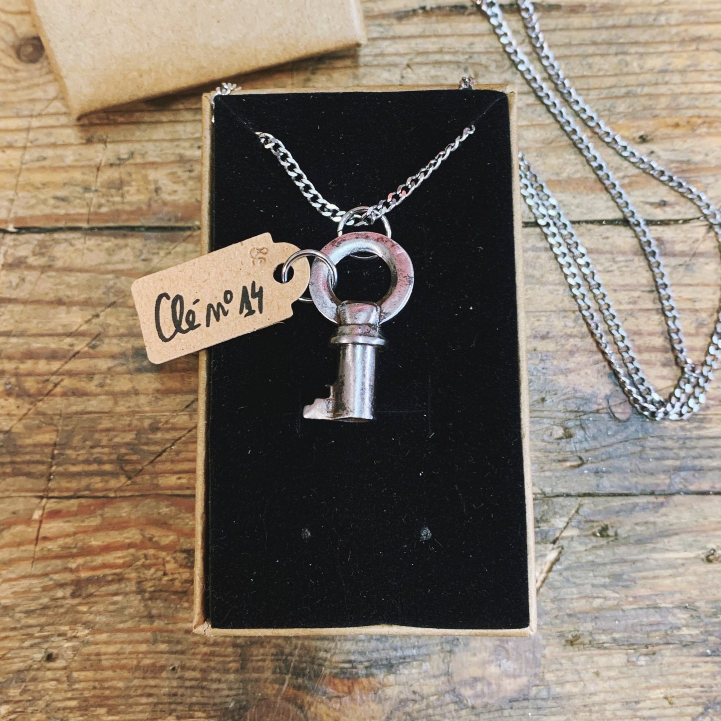 Bijoux offrir cadeau clĂ© clef  Pendentif collier créé Ă  partir dâanciennes petites clĂ©s en mĂ©tal recyclage Made in France sĂ©rie limitĂ©e piĂšce unique numerotĂ© upcycling