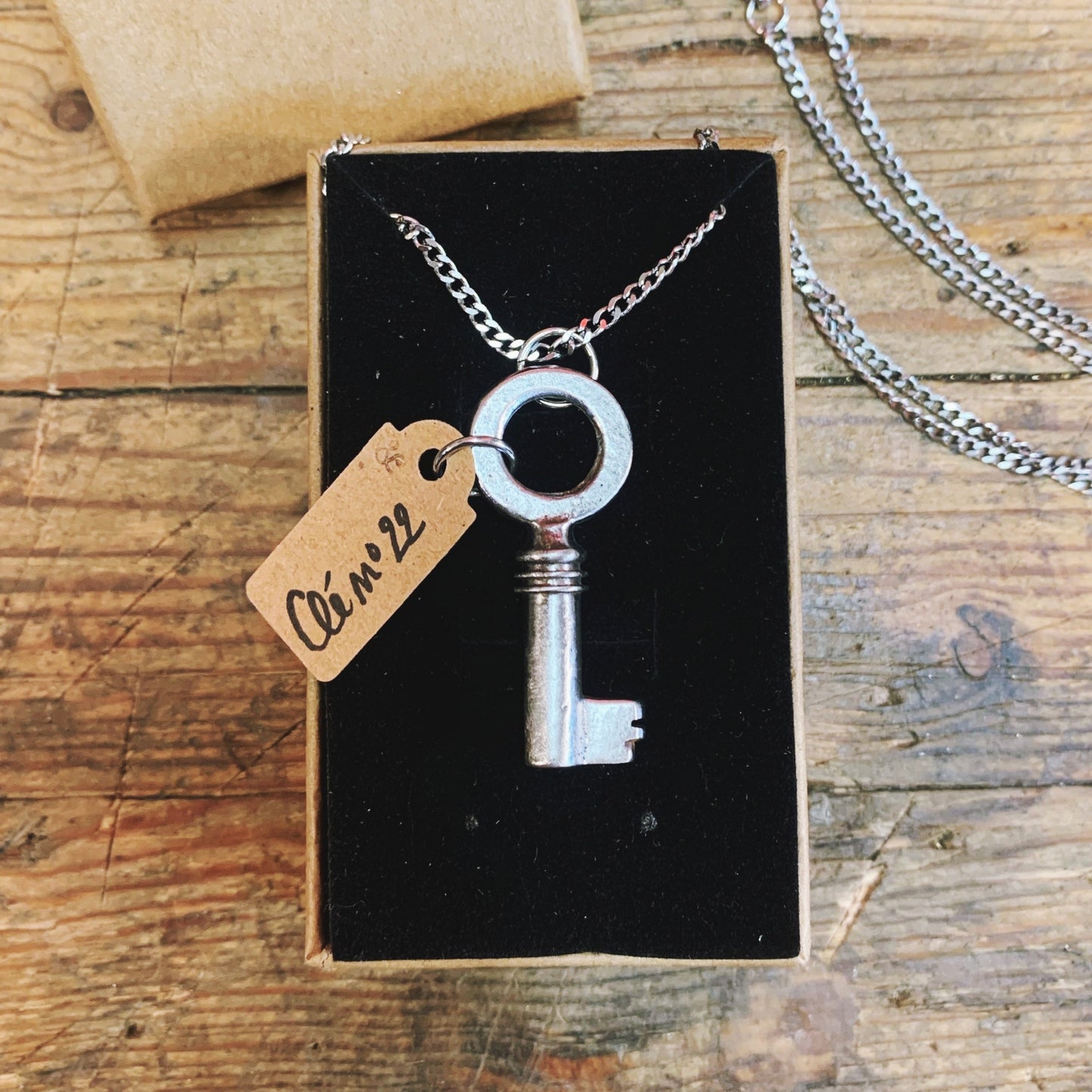 Bijoux offrir cadeau clĂ© clef  Pendentif collier créé Ă  partir dâanciennes petites clĂ©s en mĂ©tal recyclage Made in France sĂ©rie limitĂ©e piĂšce unique numerotĂ© upcycling
