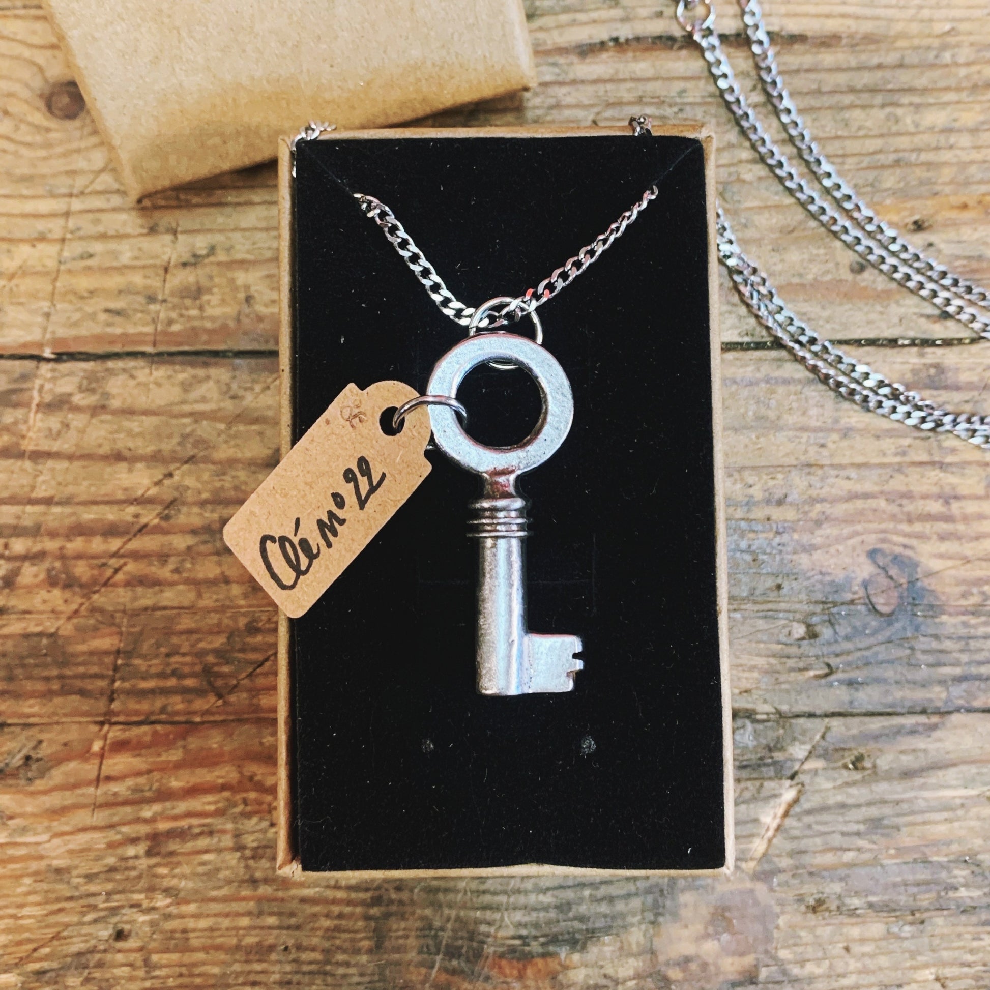 Bijoux offrir cadeau clĂ© clef  Pendentif collier créé Ă  partir dâanciennes petites clĂ©s en mĂ©tal recyclage Made in France sĂ©rie limitĂ©e piĂšce unique numerotĂ© upcycling