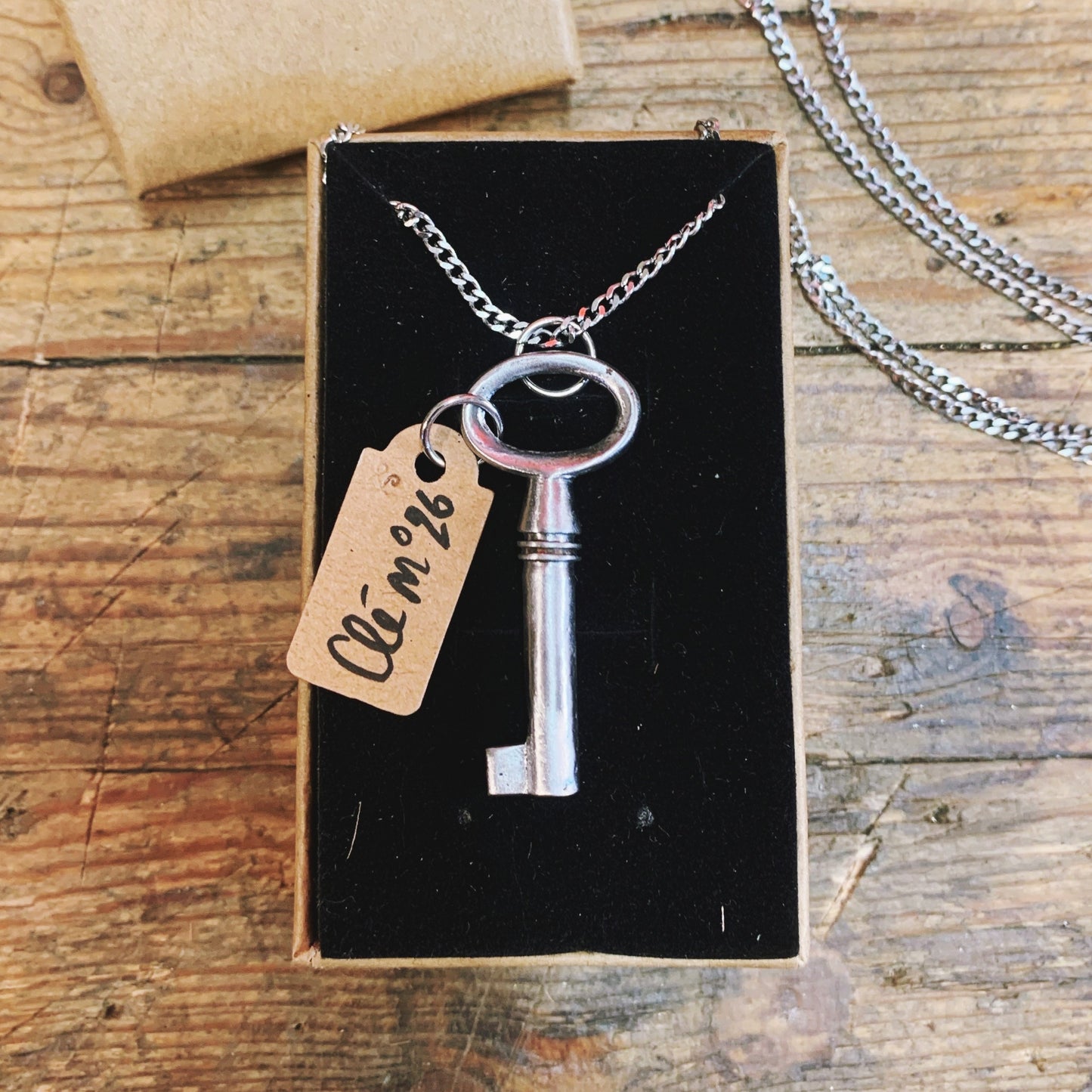 Bijoux offrir cadeau clĂ© clef  Pendentif collier créé Ă  partir dâanciennes petites clĂ©s en mĂ©tal recyclage Made in France sĂ©rie limitĂ©e piĂšce unique numerotĂ© upcycling