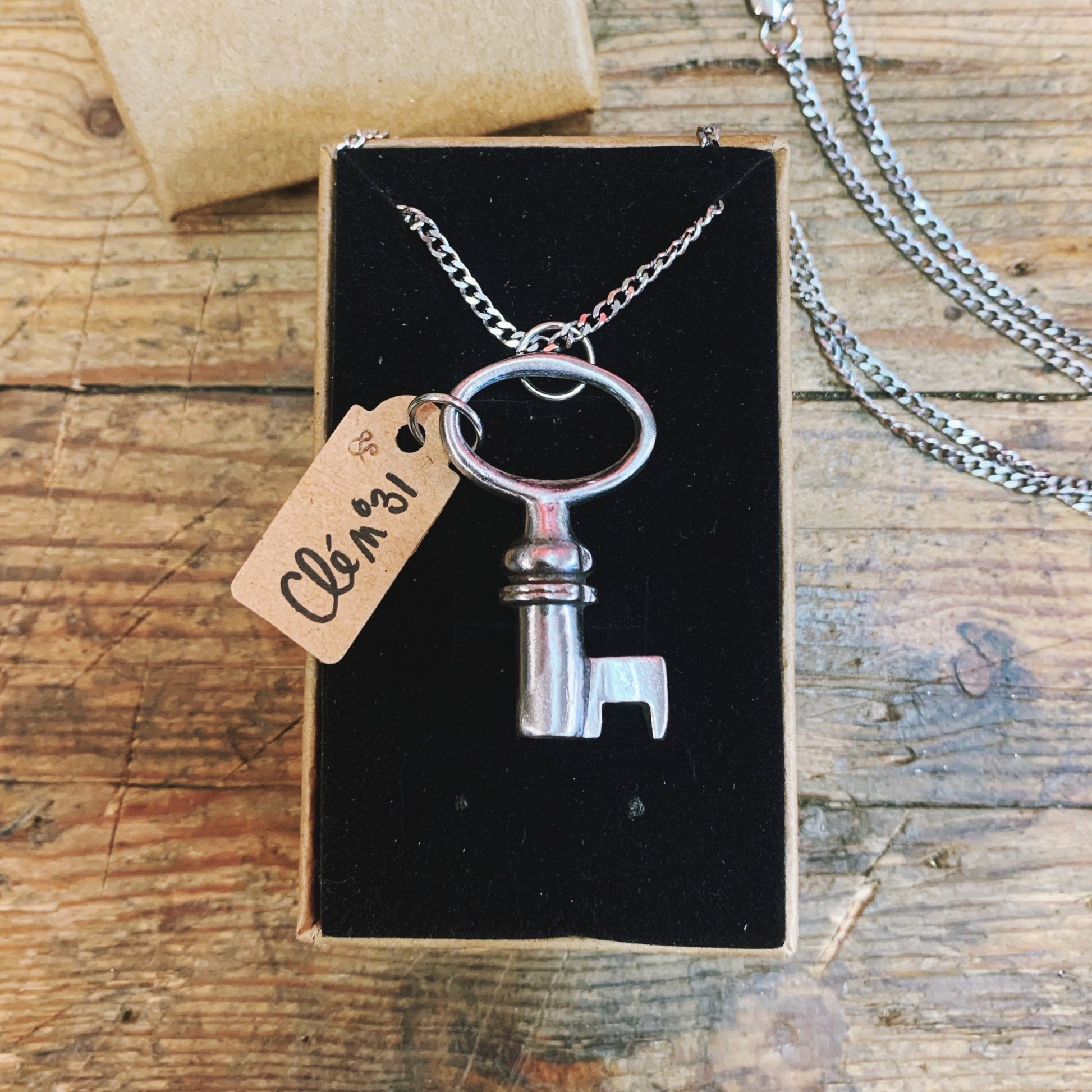 Bijoux offrir cadeau clĂ© clef  Pendentif collier créé Ă  partir dâanciennes petites clĂ©s en mĂ©tal recyclage Made in France sĂ©rie limitĂ©e piĂšce unique numerotĂ© upcycling