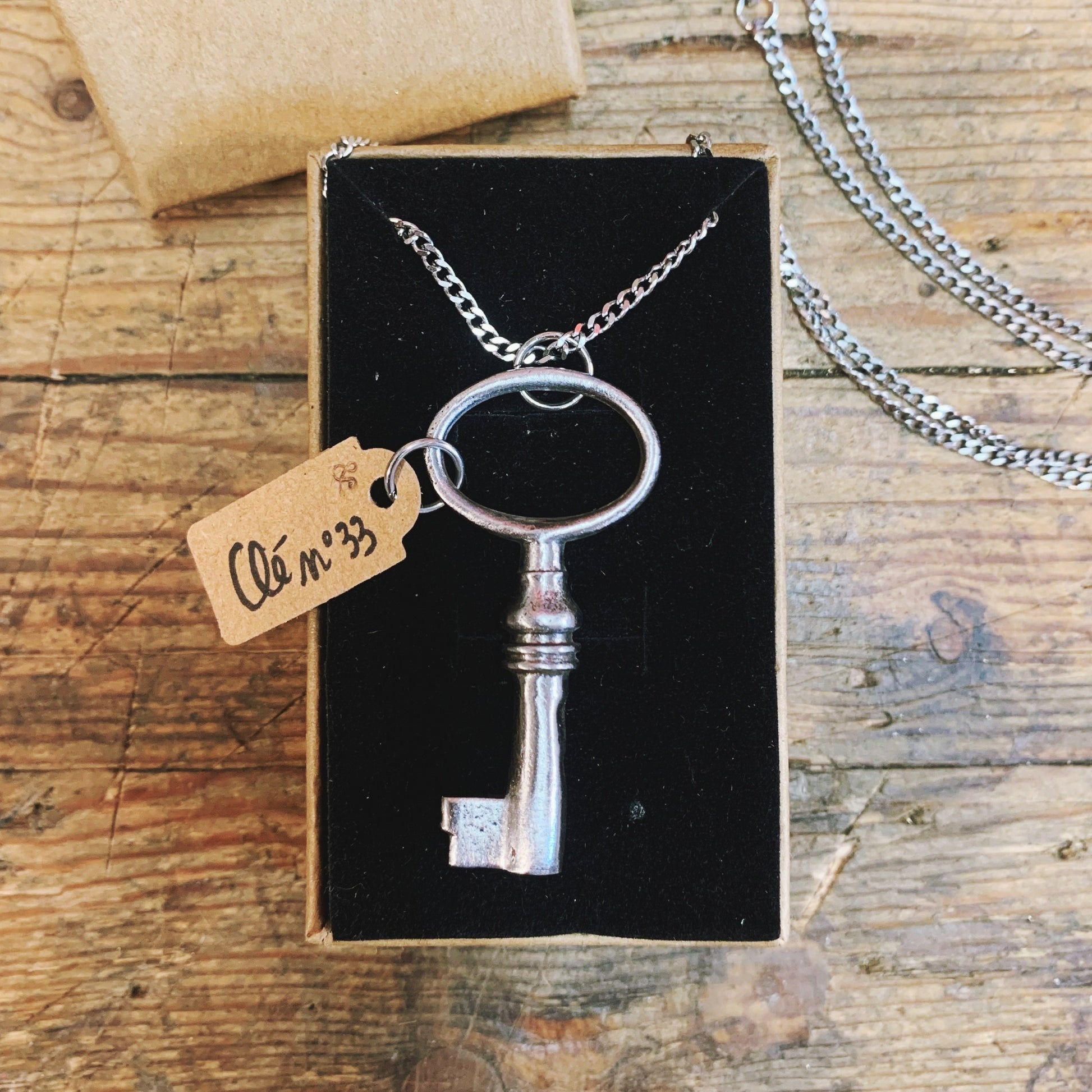 Bijoux offrir cadeau clĂ© clef  Pendentif collier créé Ă  partir dâanciennes petites clĂ©s en mĂ©tal recyclage Made in France sĂ©rie limitĂ©e piĂšce unique numerotĂ© upcycling
