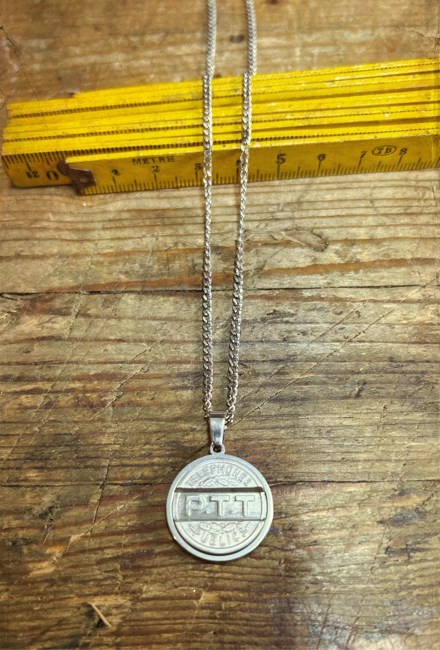 Bijoux offrir cadeau facteur factrice  Pendentif créé à partir d’anciens jetons de téléphone public PTT recyclage Made in France série limitée