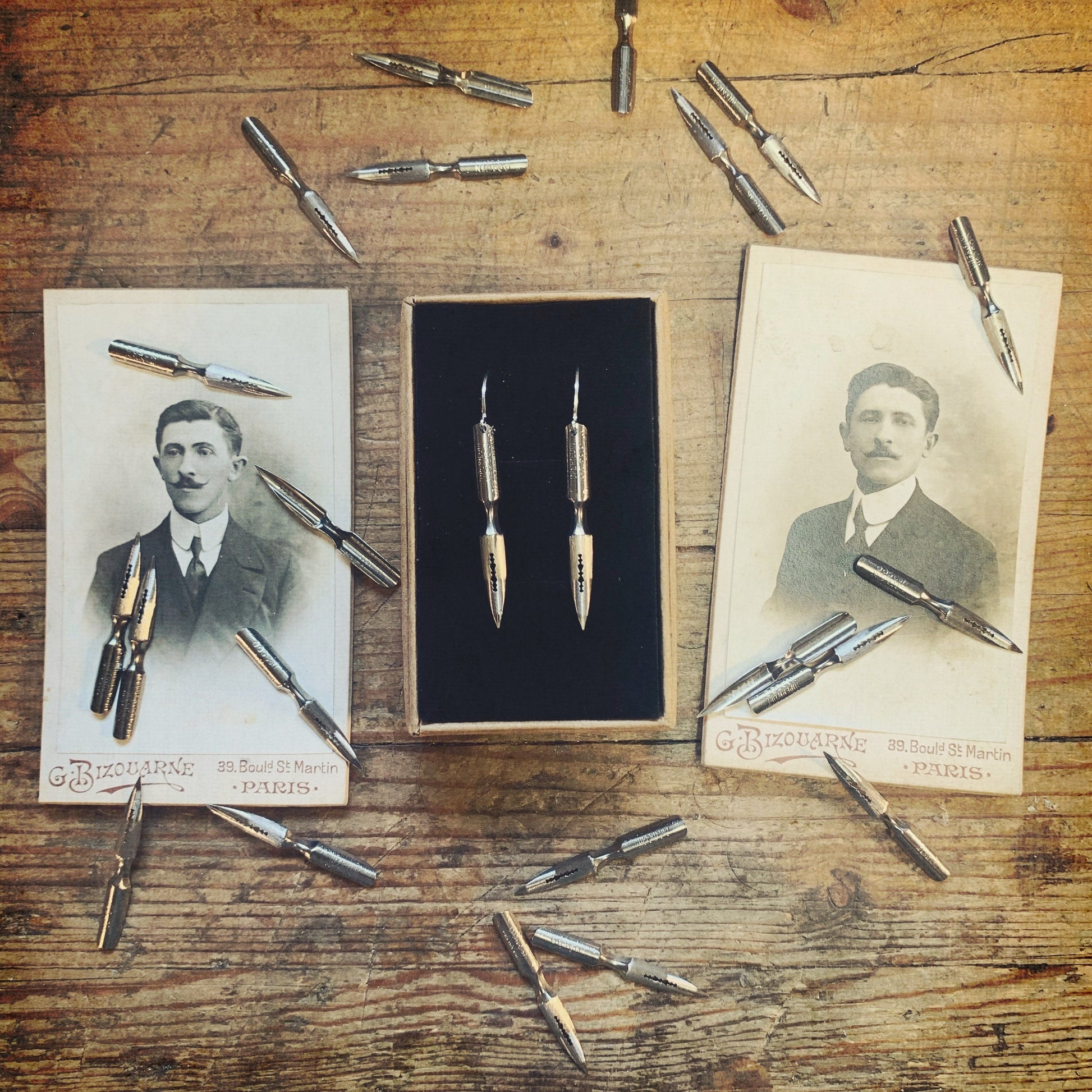 Boucles d'oreilles argentées plume écriture écrivain enseignante professeur recyclage Made in France bijoux offrir cadeau