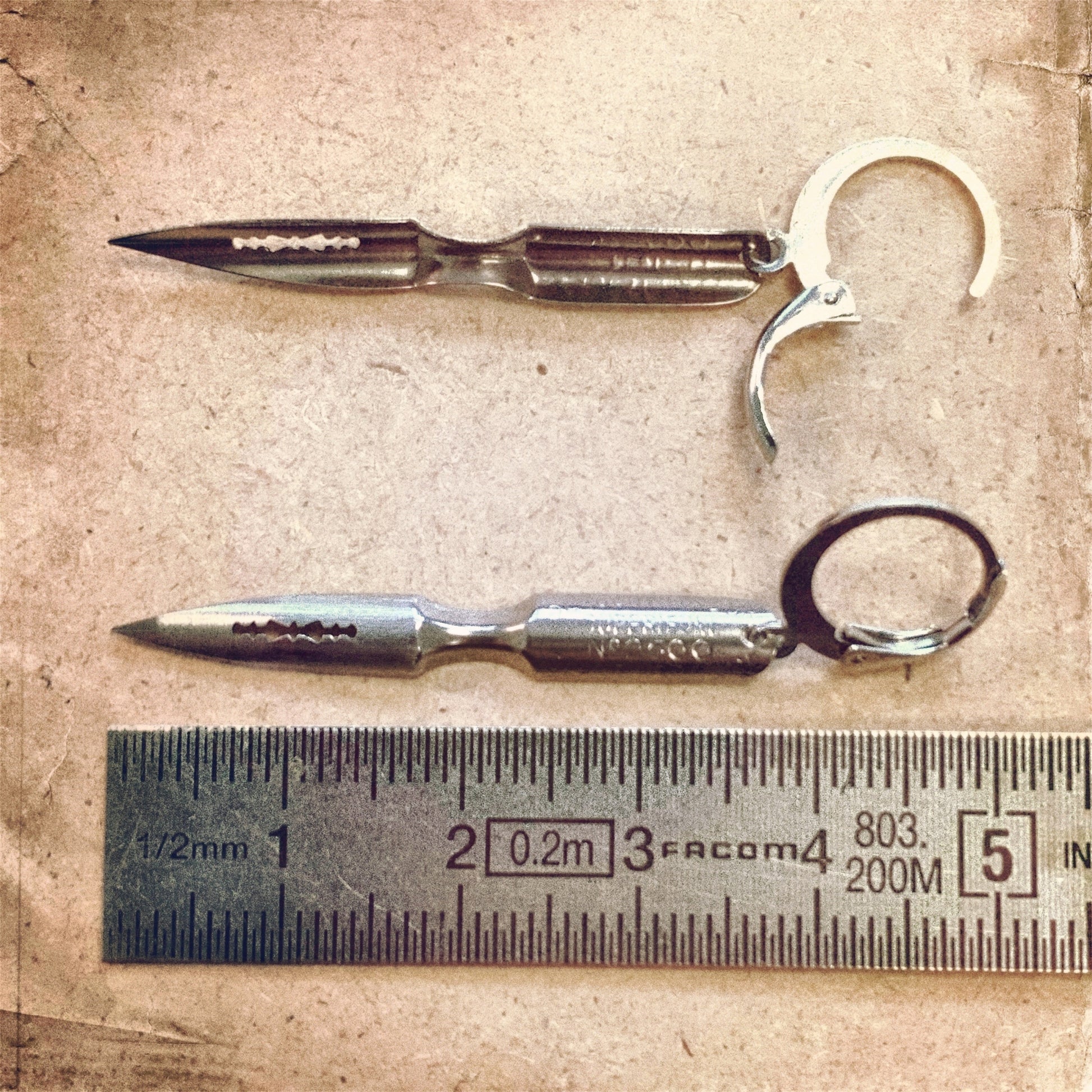 Boucles d'oreilles argentées plume écriture écrivain enseignante professeur recyclage Made in France bijoux offrir cadeau