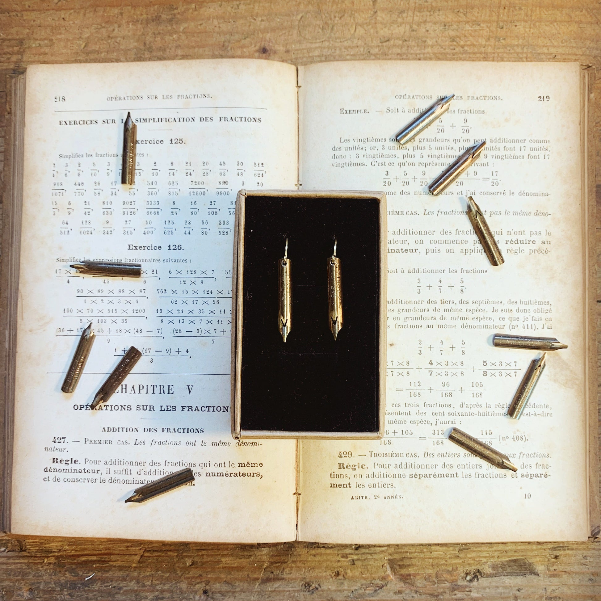 Boucles d'oreilles plume bronze écriture écrivain enseignante professeur recyclage Made in France bijoux offrir cadeau