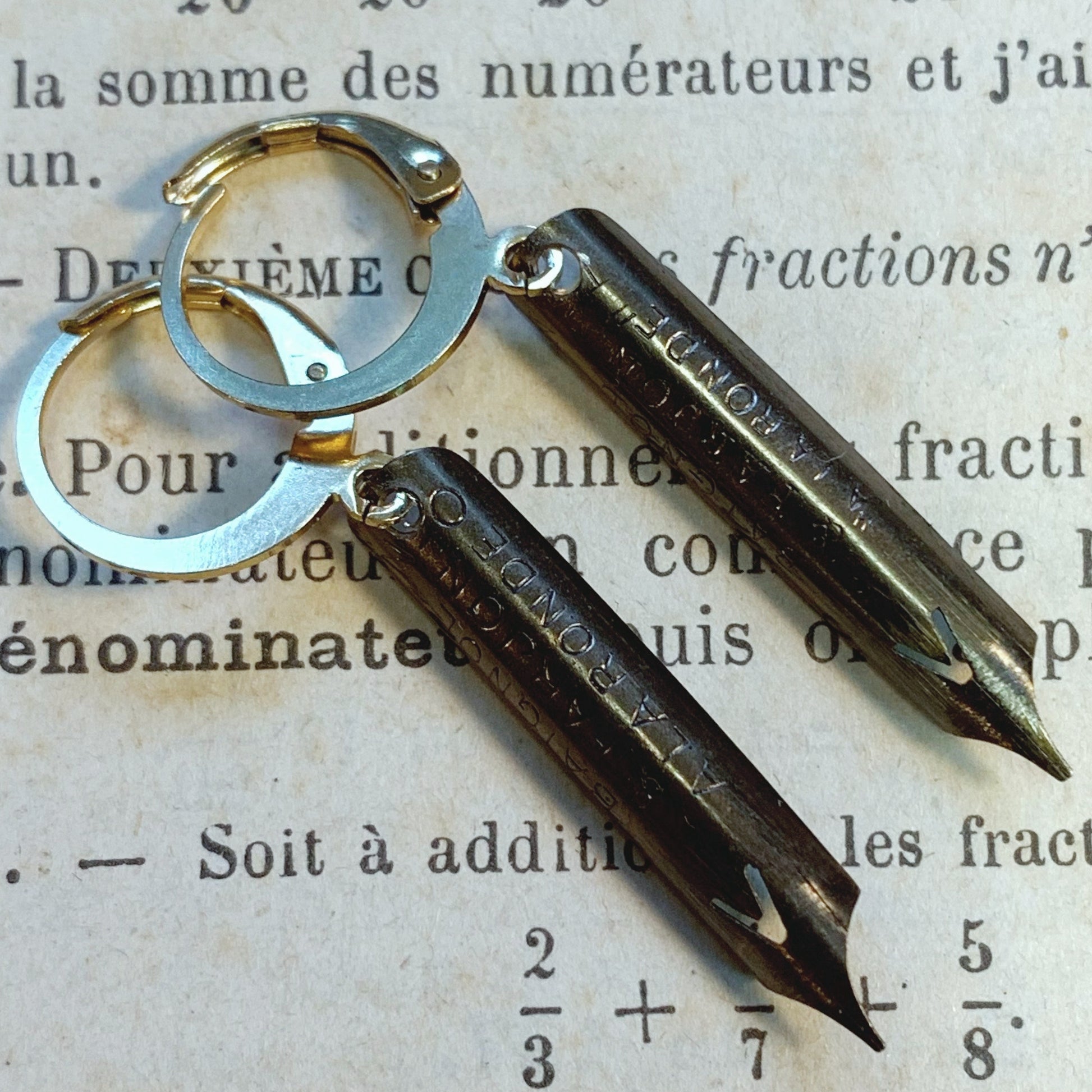 Boucles d'oreilles plume bronze écriture écrivain enseignante professeur recyclage Made in France bijoux offrir cadeau