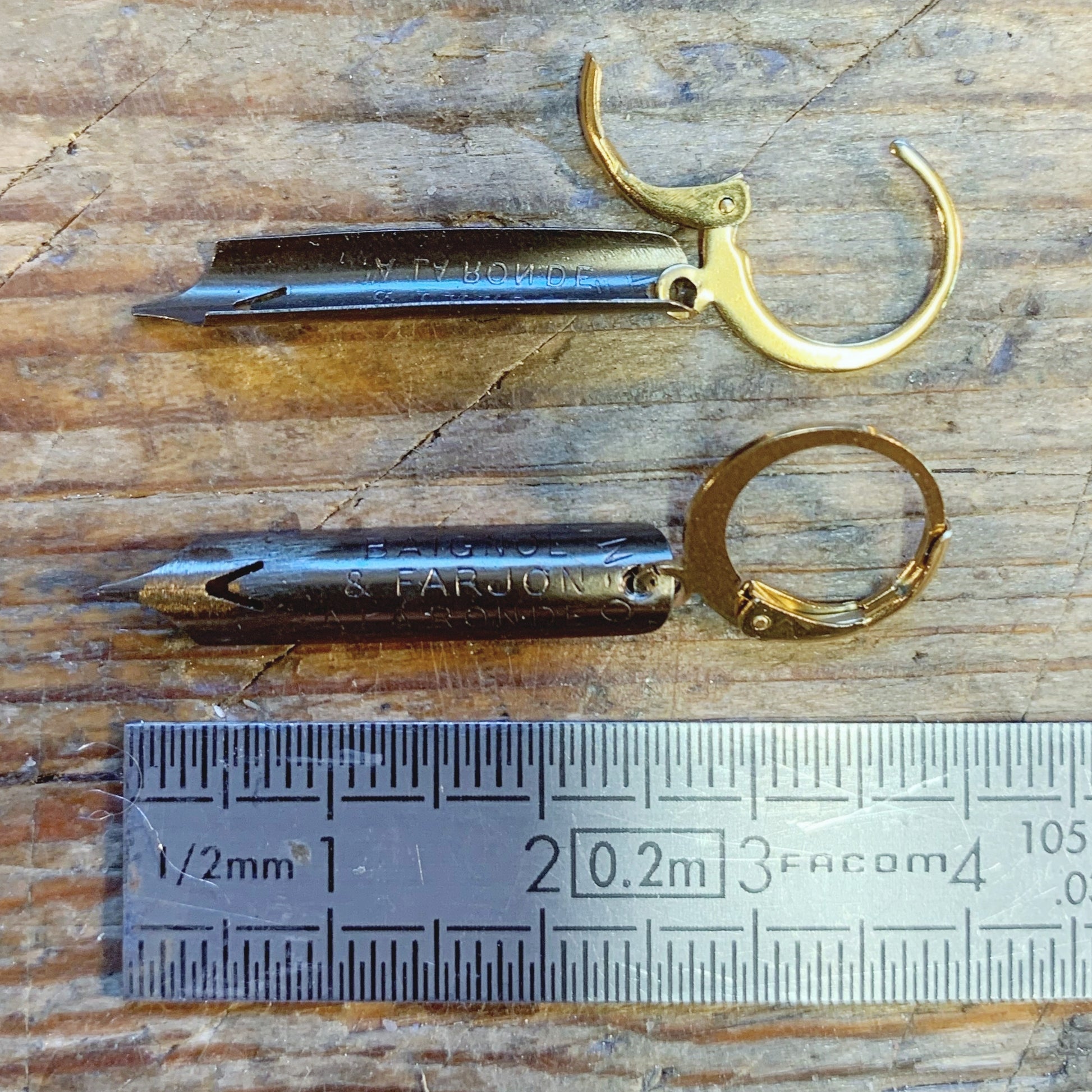 Boucles d'oreilles plume bronze écriture écrivain enseignante professeur recyclage Made in France bijoux offrir cadeau