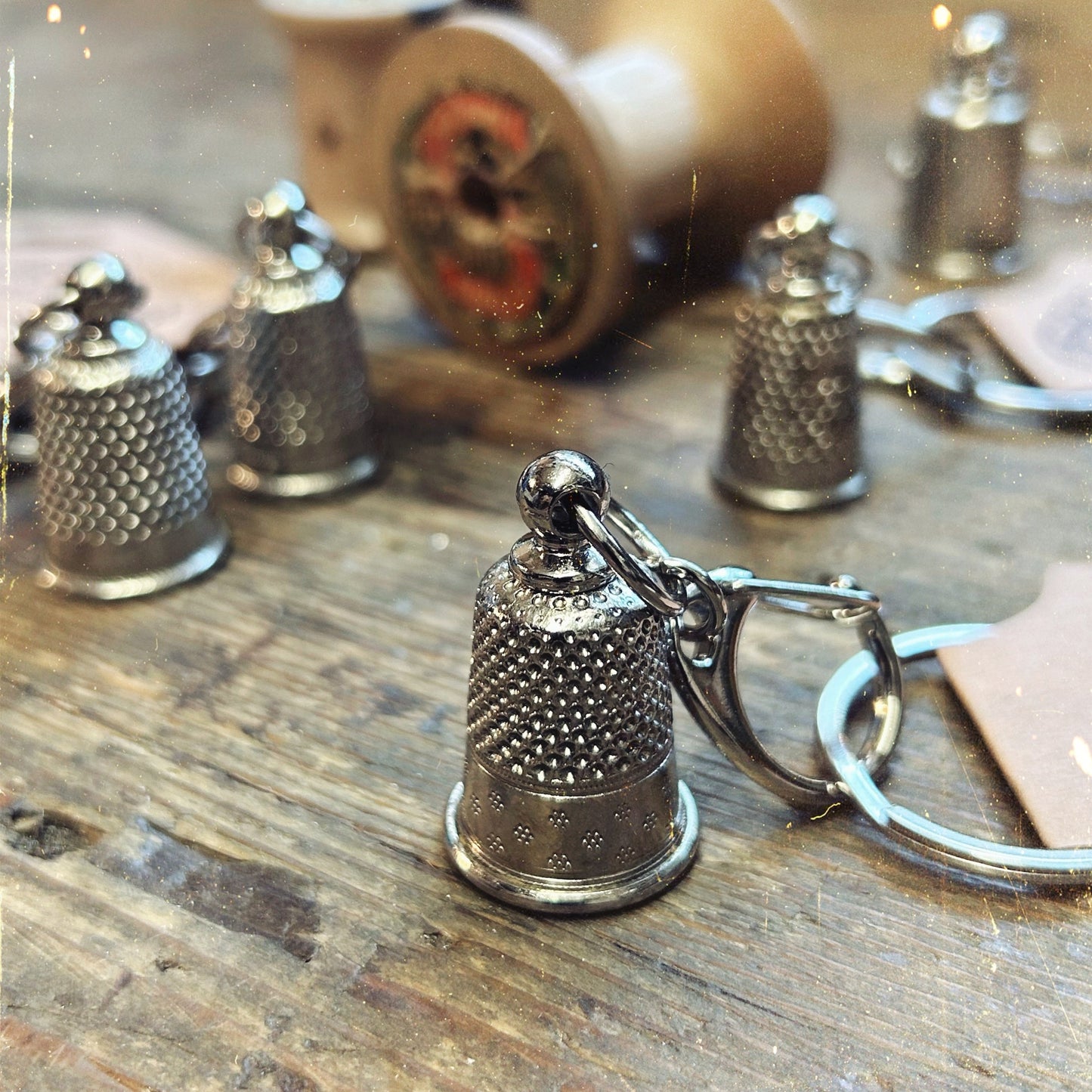 NEW đ Porte-clĂ©s DĂ© Ă  coudre