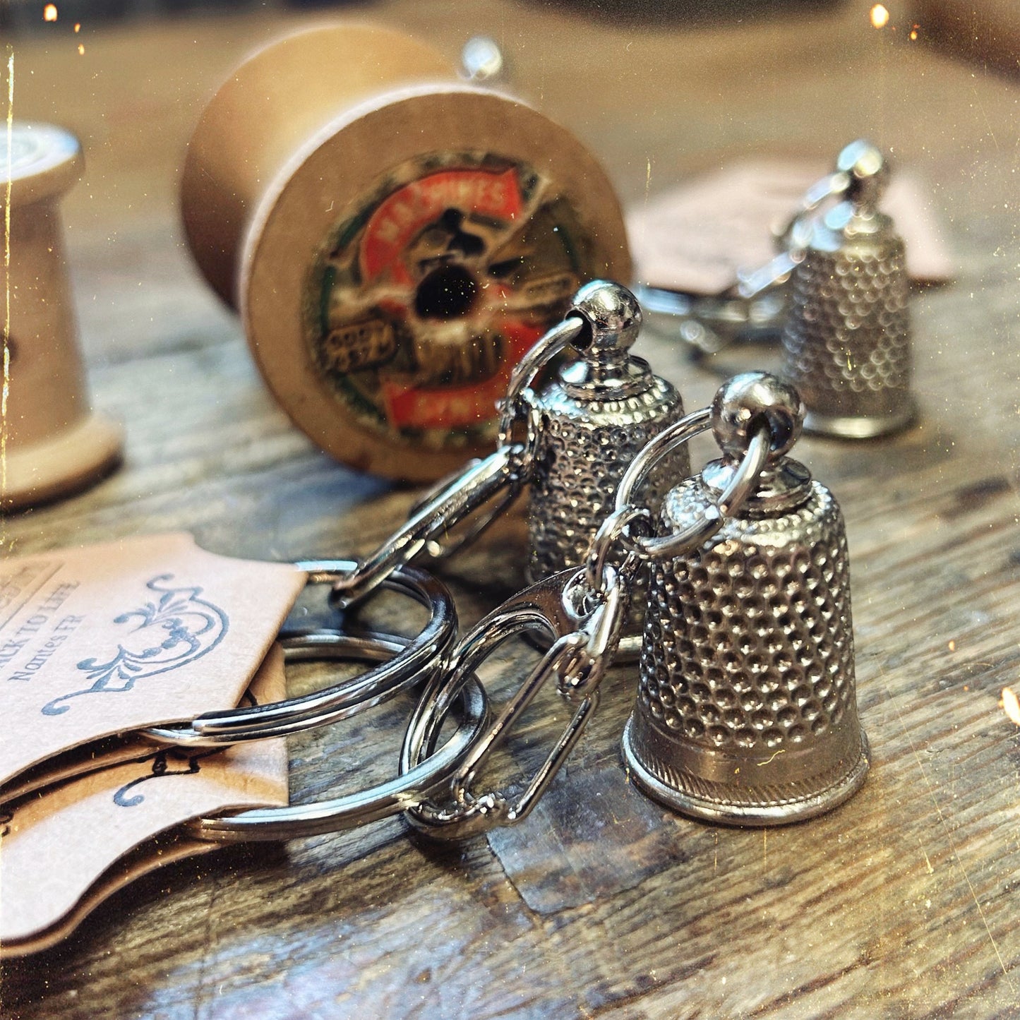 NEW đ Porte-clĂ©s DĂ© Ă  coudre