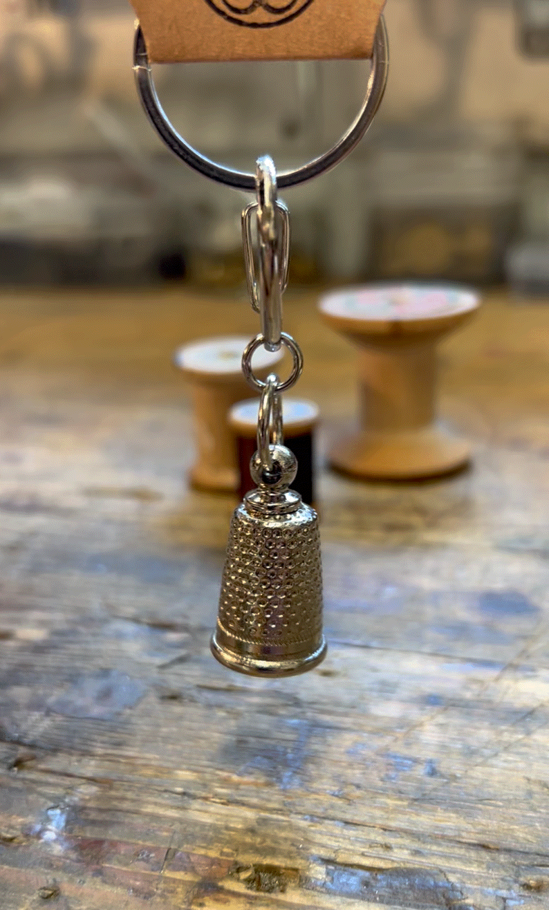 NEW đ Porte-clĂ©s DĂ© Ă  coudre