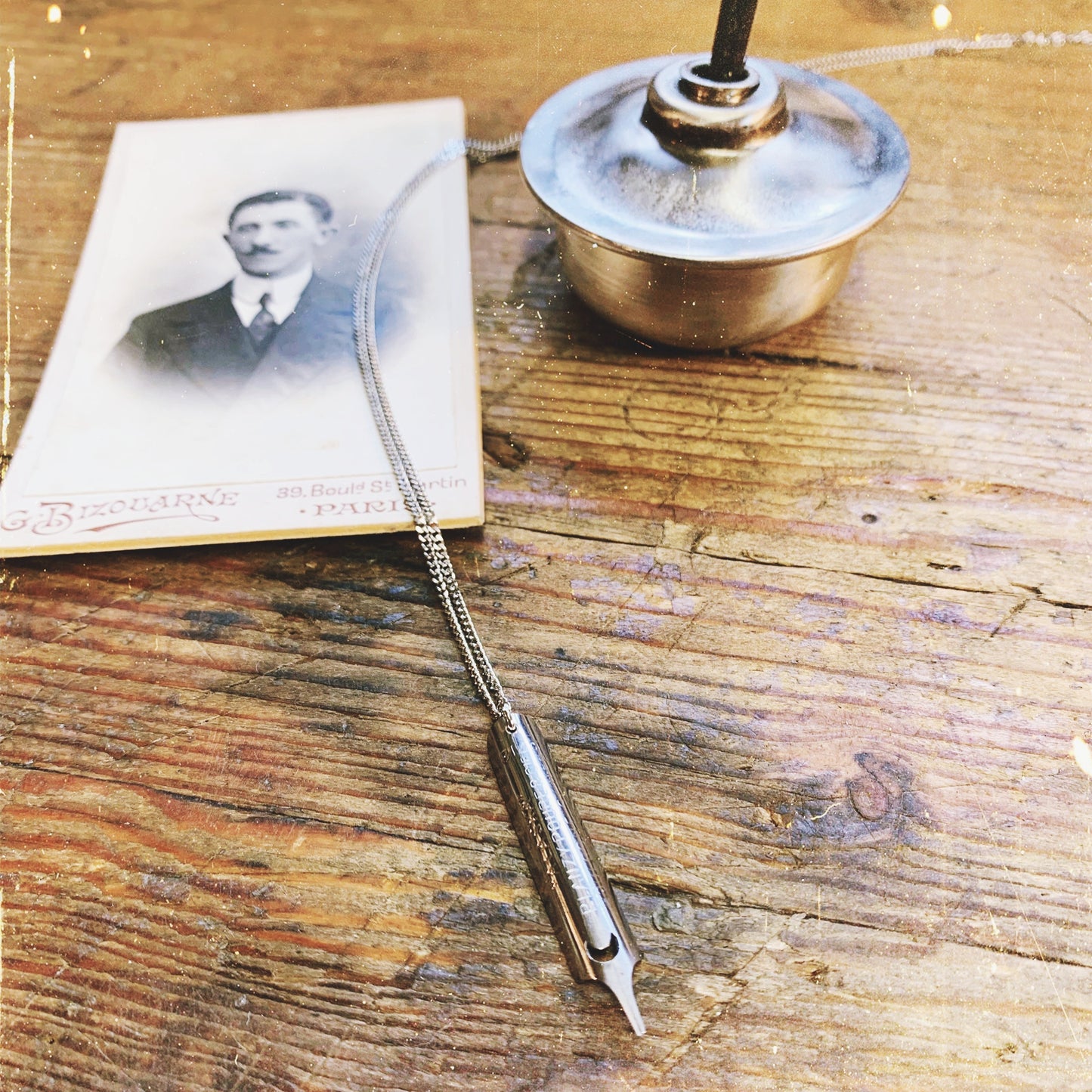 Pendentif collier sautoir argentée plume écriture écrivain enseignante professeur recyclage Made in France bijoux offrir cadeau