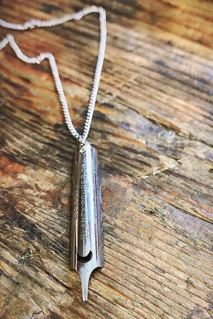 Pendentif collier sautoir argentée plume écriture écrivain enseignante professeur recyclage Made in France bijoux offrir cadeau