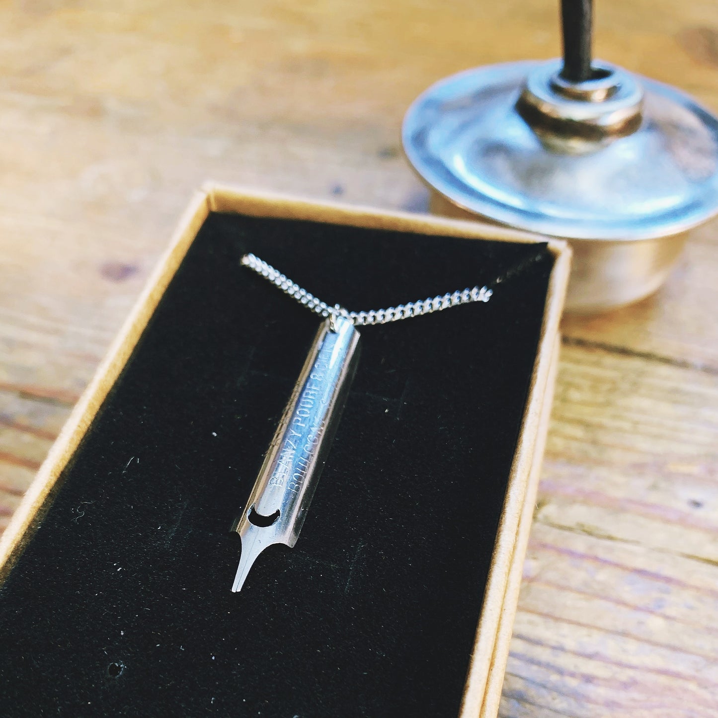 Pendentif collier sautoir argentée plume écriture écrivain enseignante professeur recyclage Made in France bijoux offrir cadeau