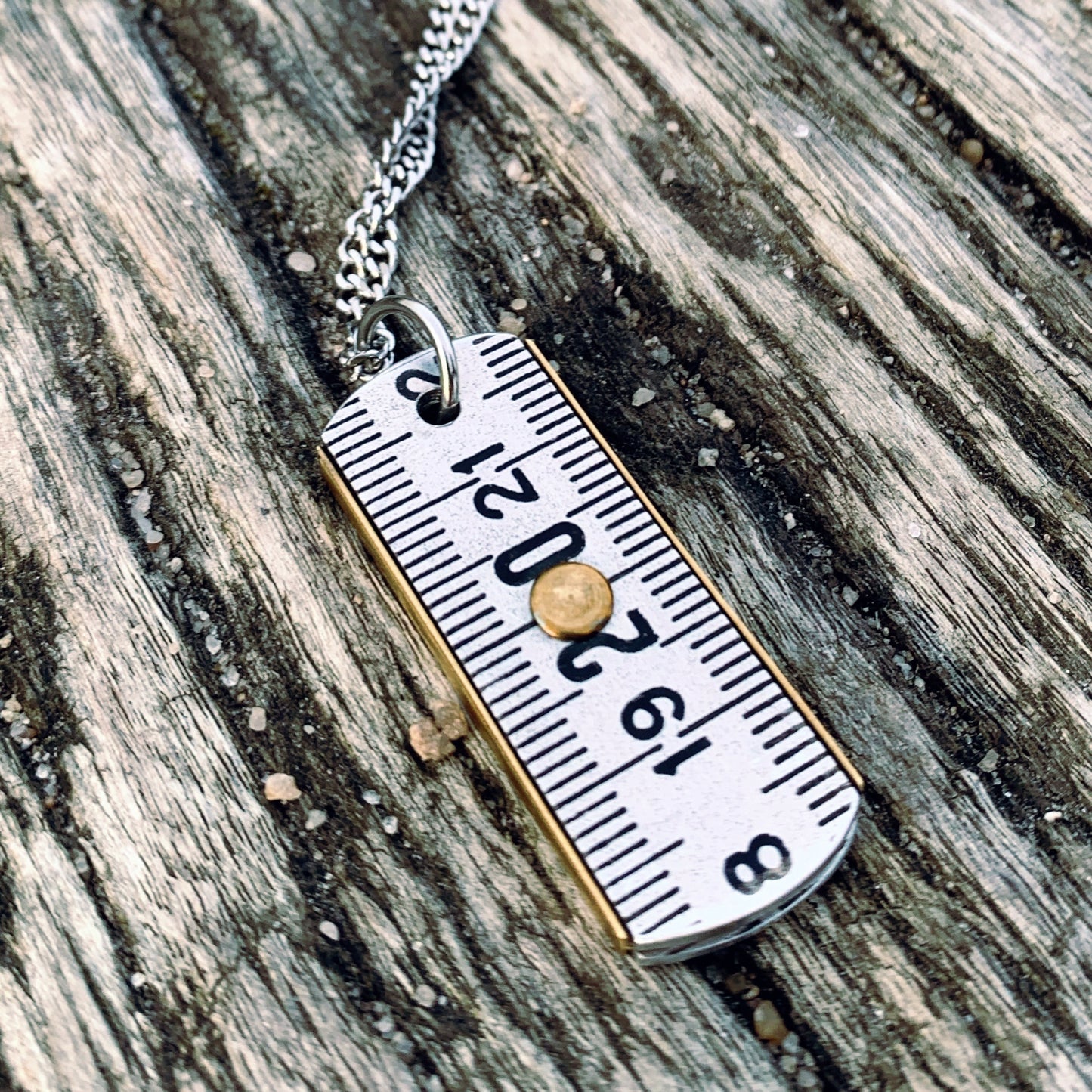 Pendentif collier sautoir mètre aluminium bijoux homme Made in France upcycling offrir cadeau architecte couturière