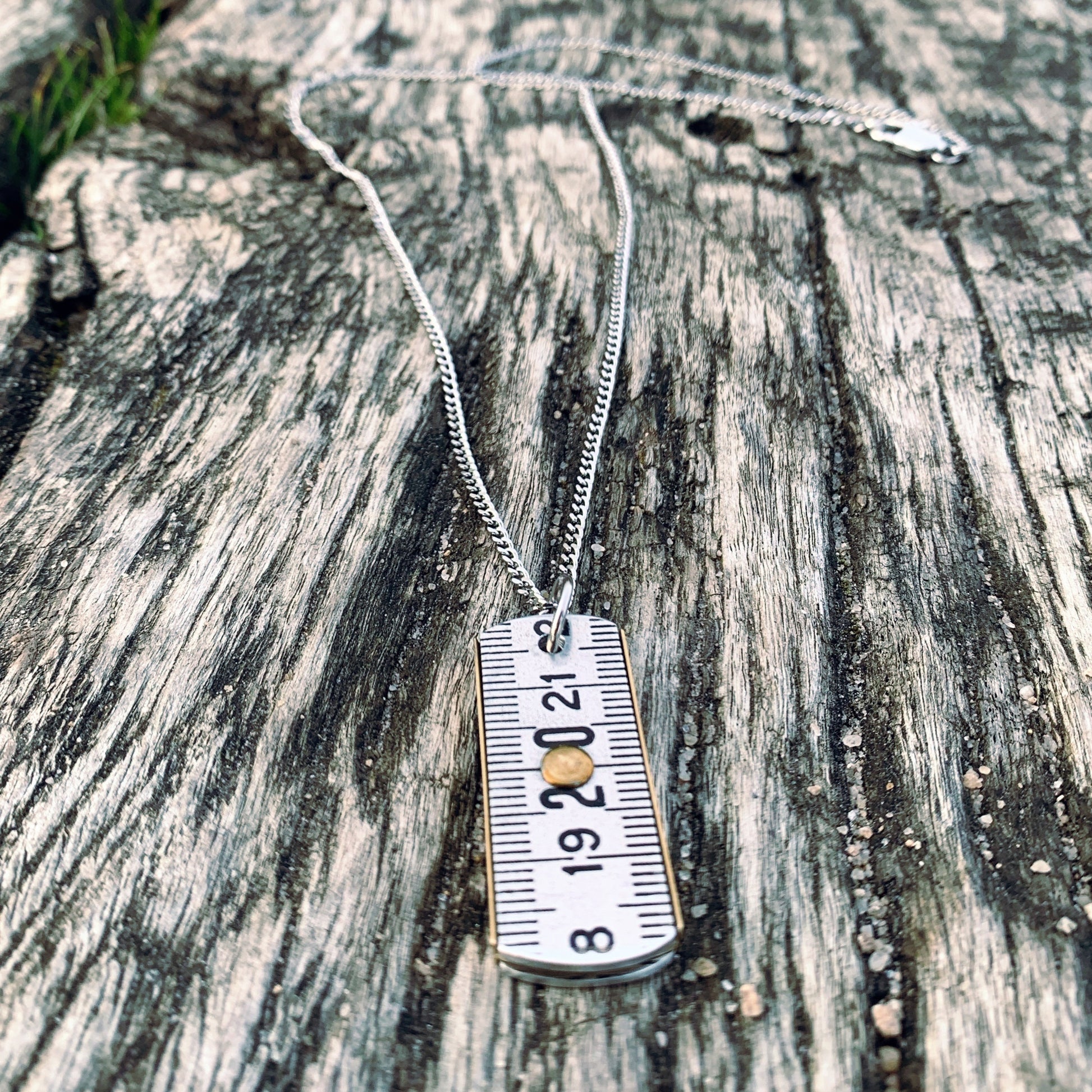 Pendentif collier sautoir mètre aluminium bijoux homme Made in France upcycling offrir cadeau architecte couturière