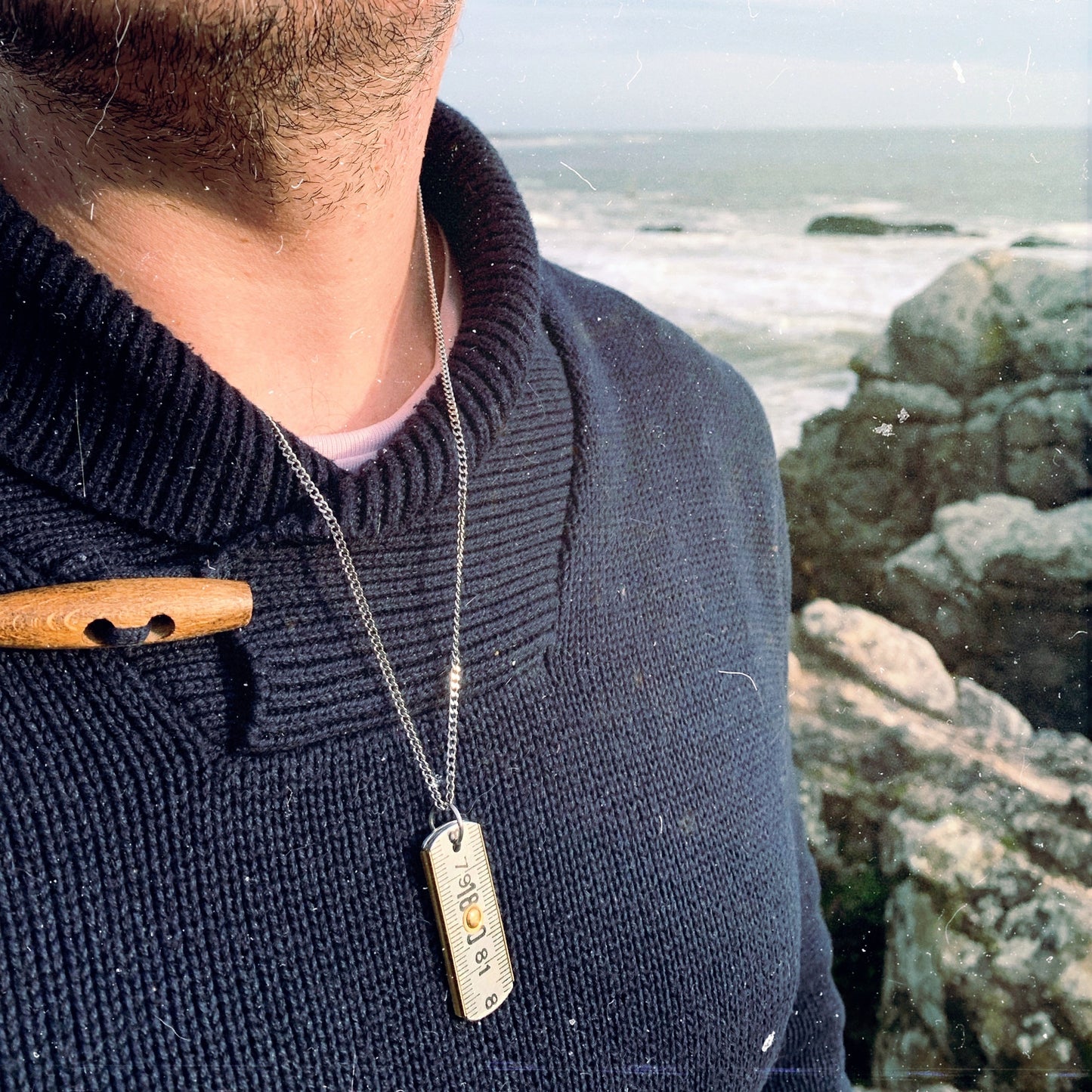 Pendentif collier sautoir mètre aluminium bijoux homme Made in France upcycling offrir cadeau architecte couturière