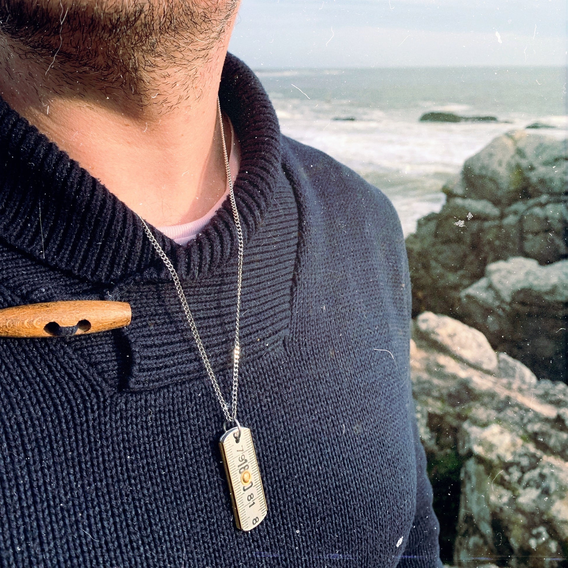 Pendentif collier sautoir mètre aluminium bijoux homme Made in France upcycling offrir cadeau architecte couturière