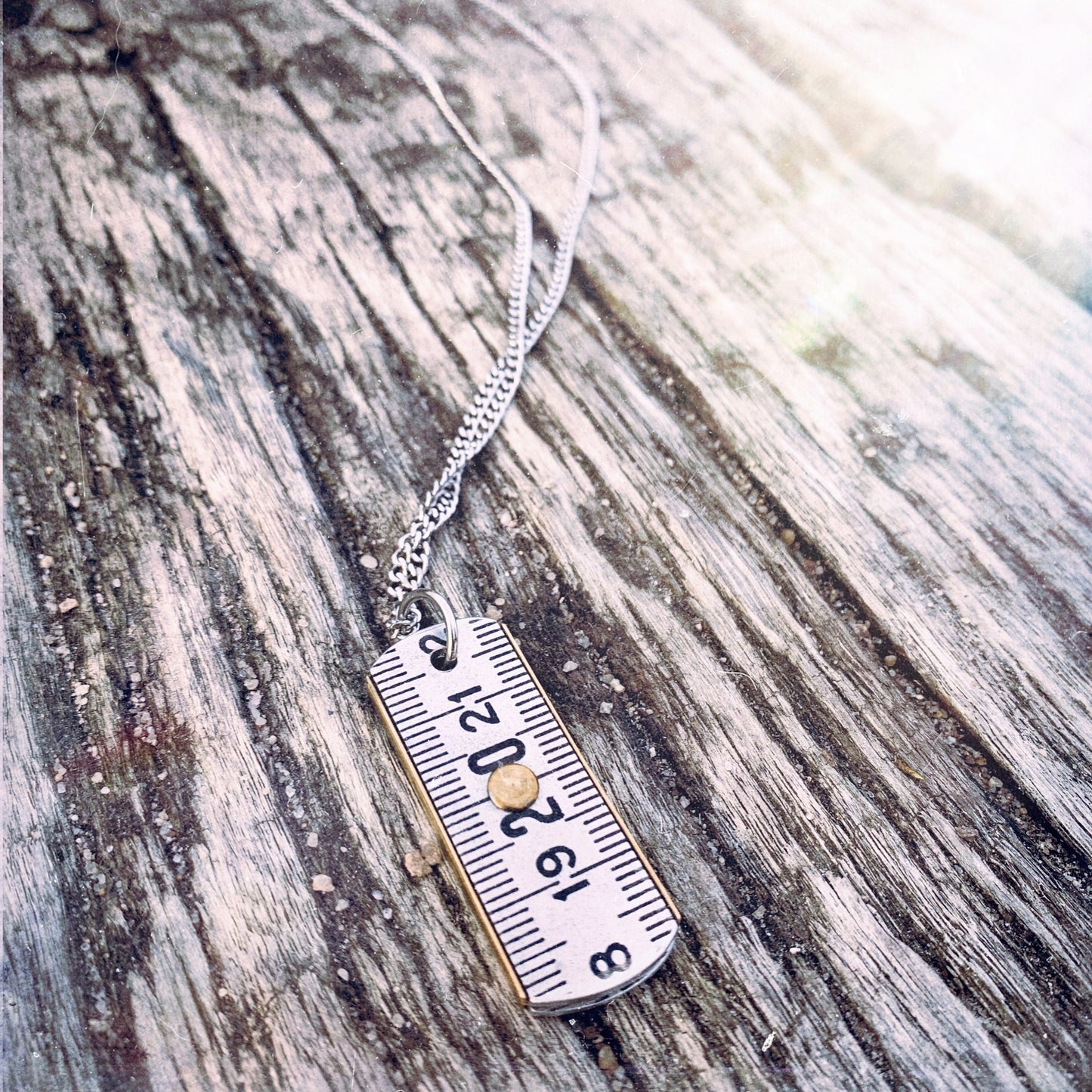 Pendentif collier sautoir mètre aluminium bijoux homme Made in France upcycling offrir cadeau architecte couturière