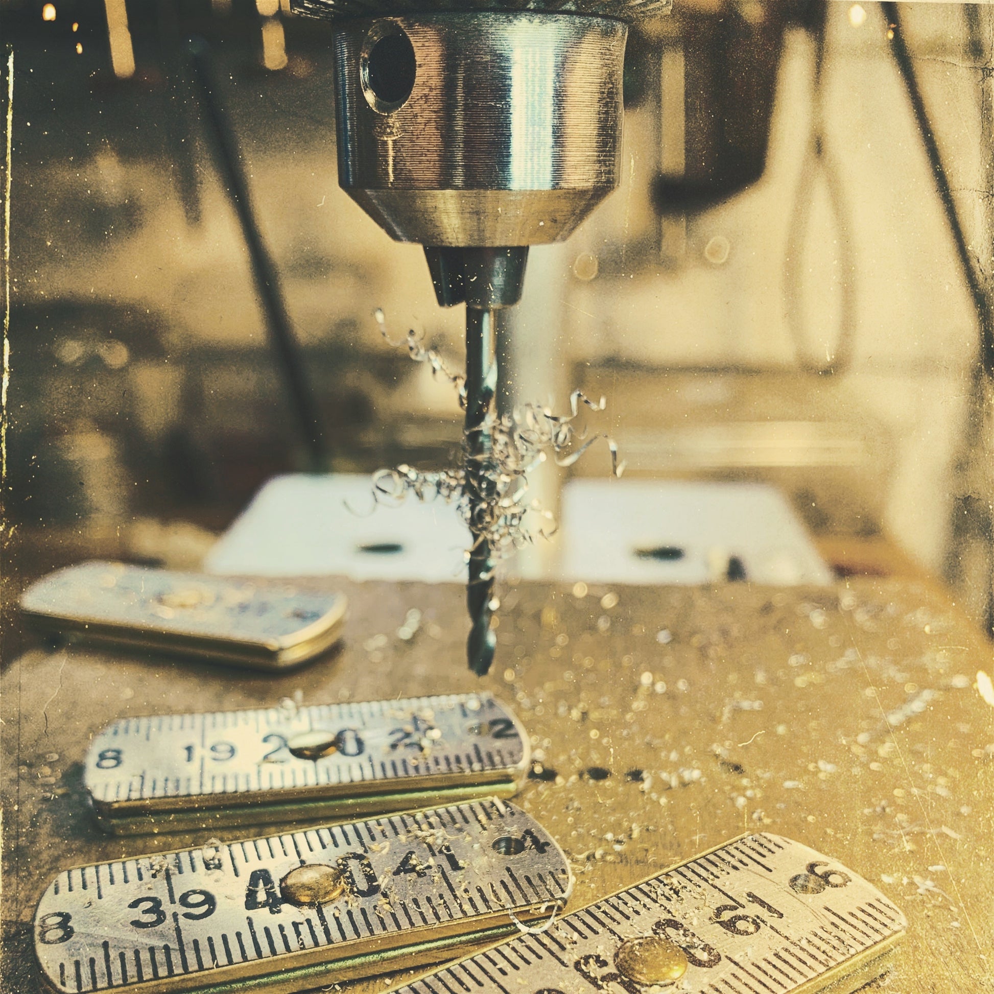 Pendentif collier sautoir mètre aluminium bijoux homme Made in France upcycling offrir cadeau architecte couturière