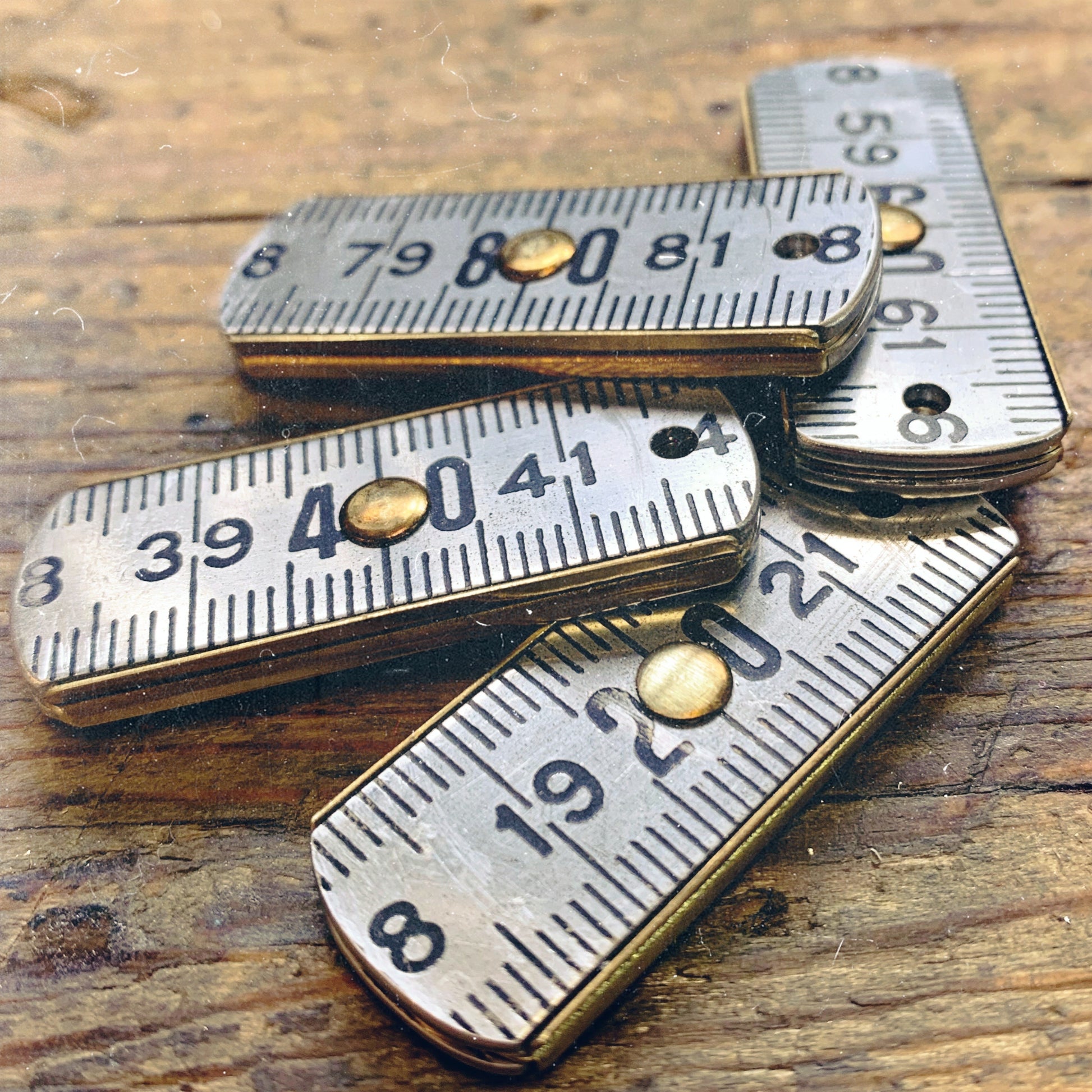 Pendentif collier sautoir mètre aluminium bijoux homme Made in France upcycling offrir cadeau architecte couturière