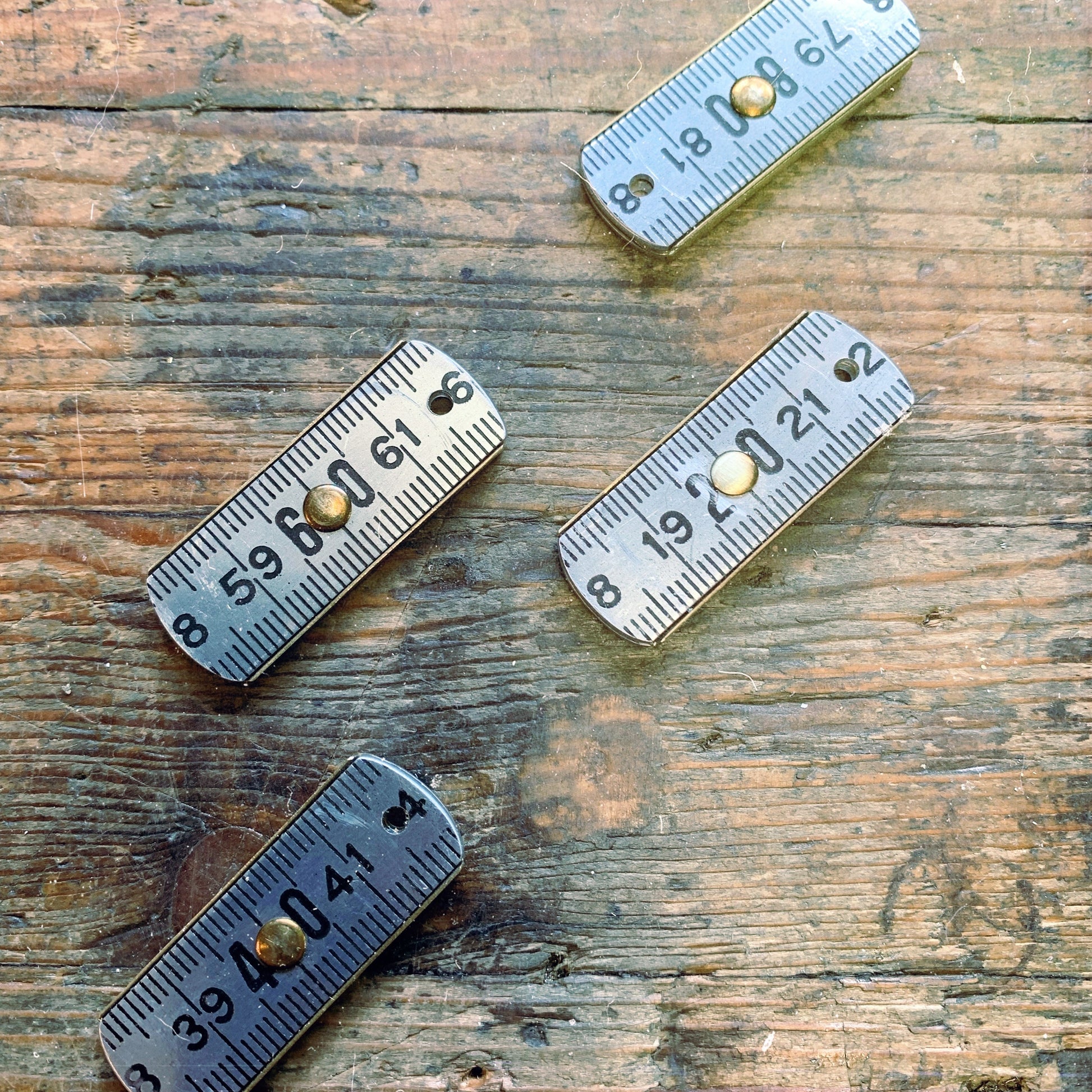 Pendentif collier sautoir mètre aluminium bijoux homme Made in France upcycling offrir cadeau architecte couturière