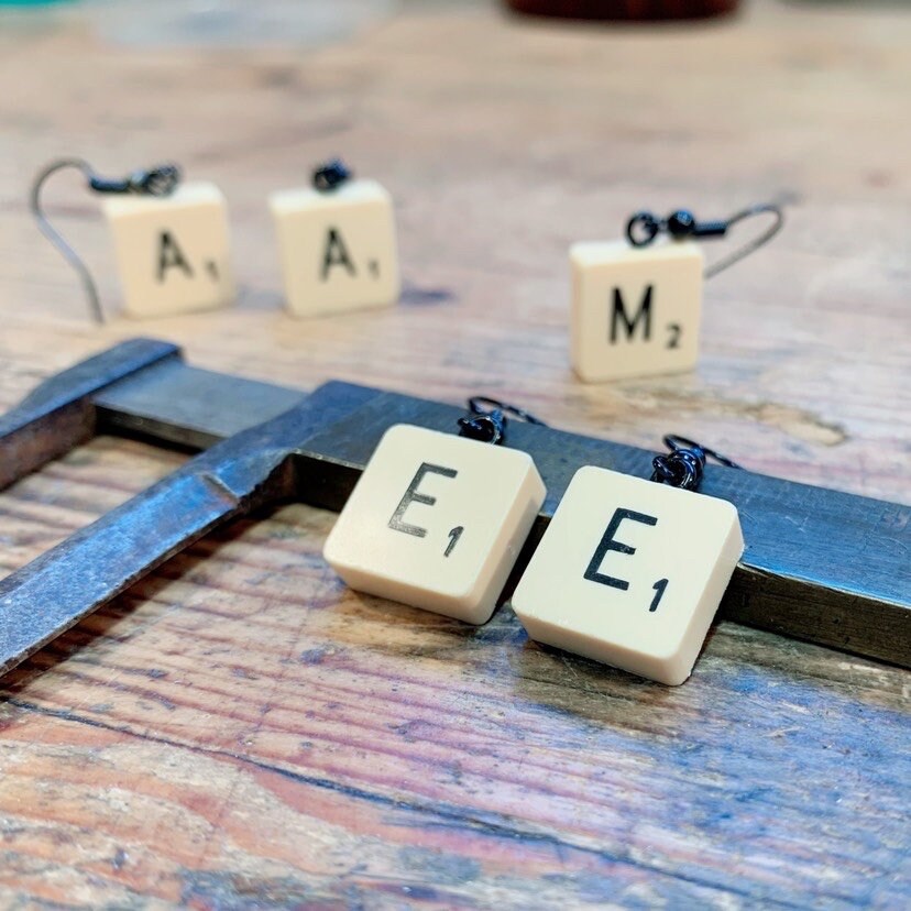 Paire de boucles d’oreilles mini Scrabble (lettres au choix)