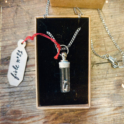 Pendentif Fiole 🕰️ PIÈCE UNIQUE NUMÉROTÉE
