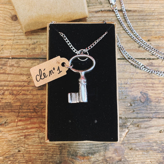 Bijoux offrir cadeau clé clef  Pendentif collier créé à partir d’anciennes petites clés en métal recyclage Made in France série limitée pièce unique numeroté upcycling