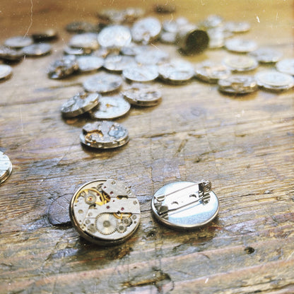 NEW 🕰️ Broche « Mécanisme »