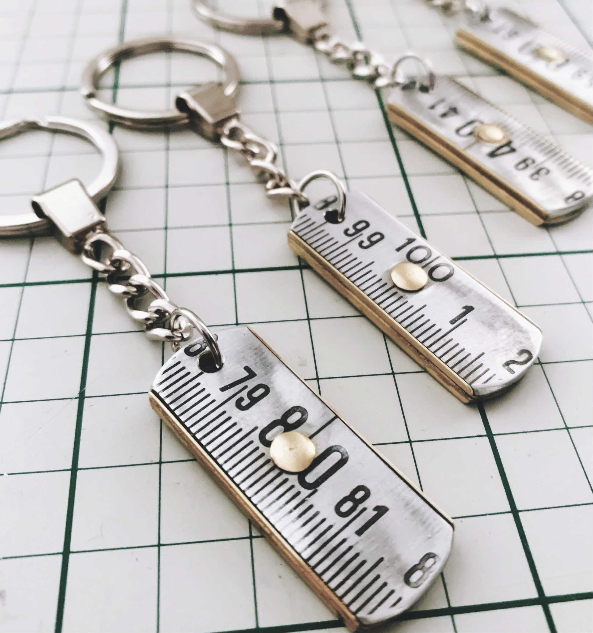 Porte clés mètre aluminium bijoux homme Made in France upcycling offrir cadeau architecte couturière