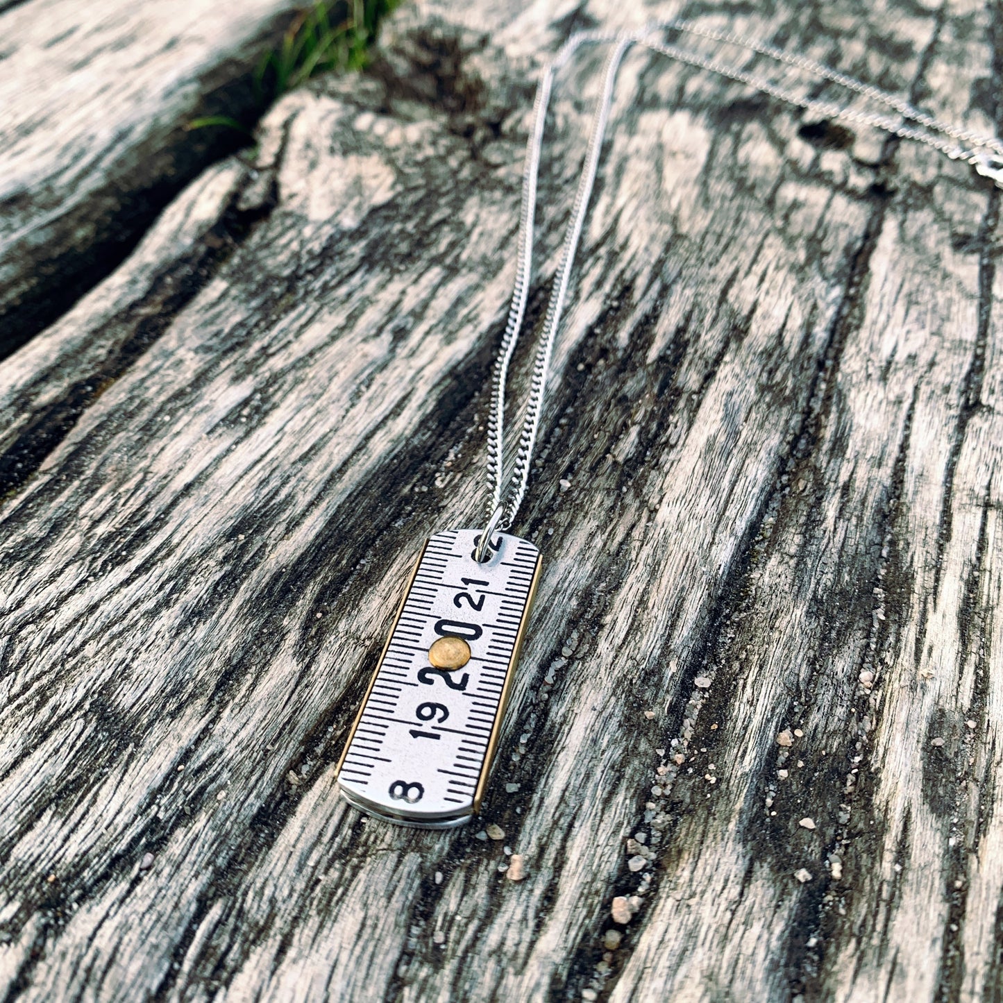 Pendentif collier sautoir mètre aluminium bijoux homme Made in France upcycling offrir cadeau architecte couturière