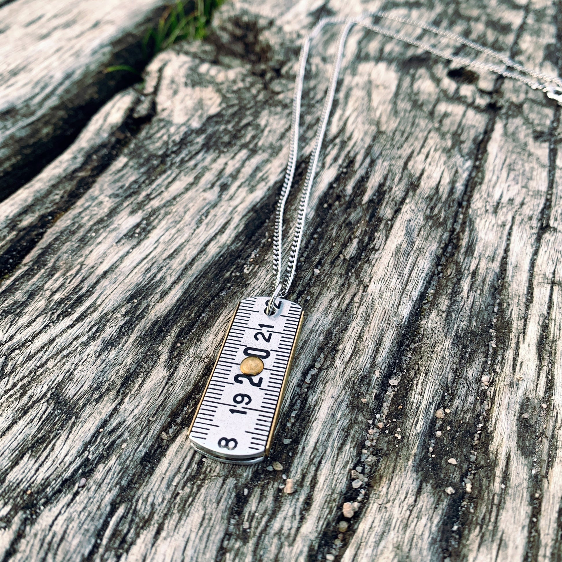 Pendentif collier sautoir mètre aluminium bijoux homme Made in France upcycling offrir cadeau architecte couturière
