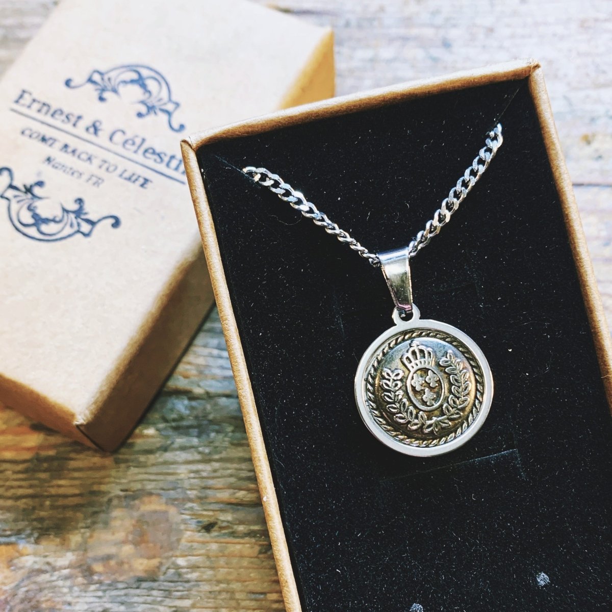 Pendentif Couronnes et Lys ⚜️ SÉRIE LIMITÉE ⚜️ - Ernest & Célestin