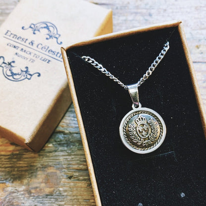 Pendentif Couronnes et Lys ⚜️ SÉRIE LIMITÉE ⚜️ - Ernest & Célestin