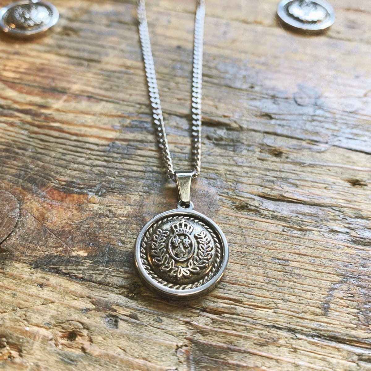 Pendentif Couronnes et Lys ⚜️ SÉRIE LIMITÉE ⚜️ - Ernest & Célestin