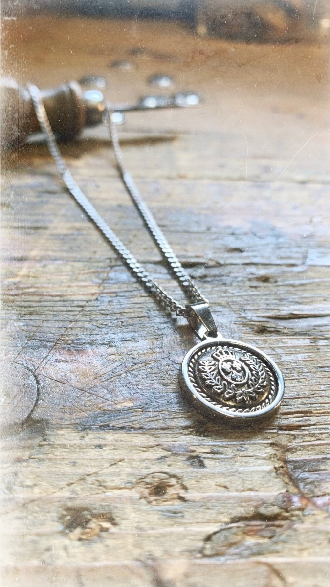 Pendentif Couronnes et Lys ⚜️ SÉRIE LIMITÉE ⚜️ - Ernest & Célestin