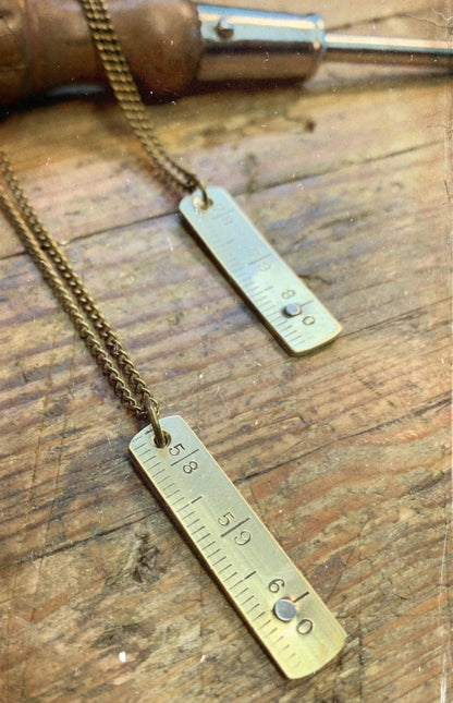 Pendentif Métrique Laiton - Ernest & Célestin