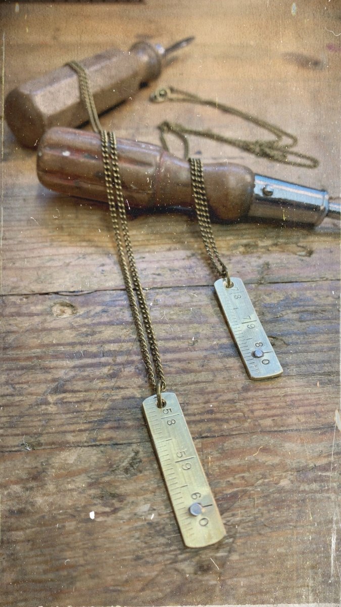 Pendentif Métrique Laiton - Ernest & Célestin