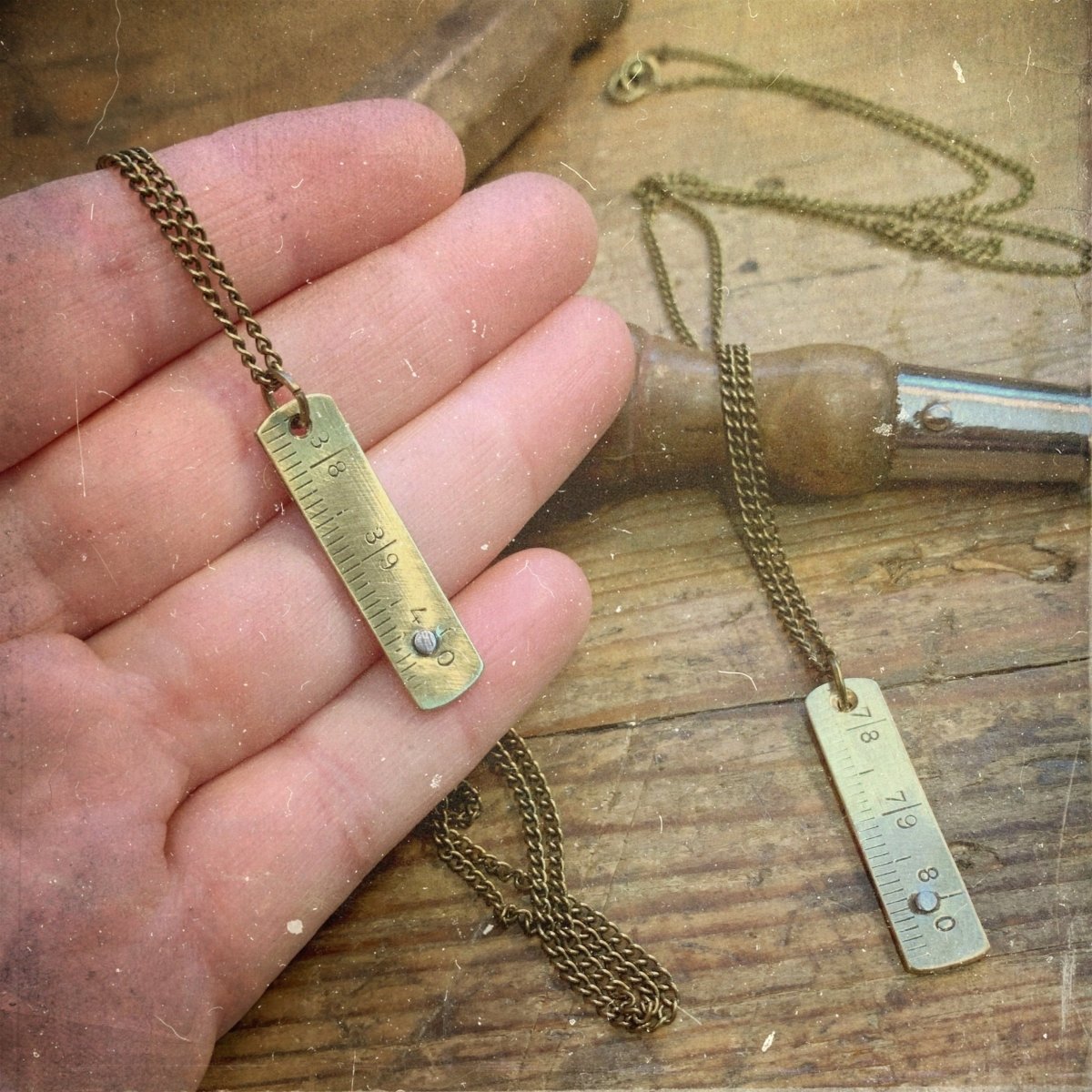 Pendentif Métrique Laiton - Ernest & Célestin