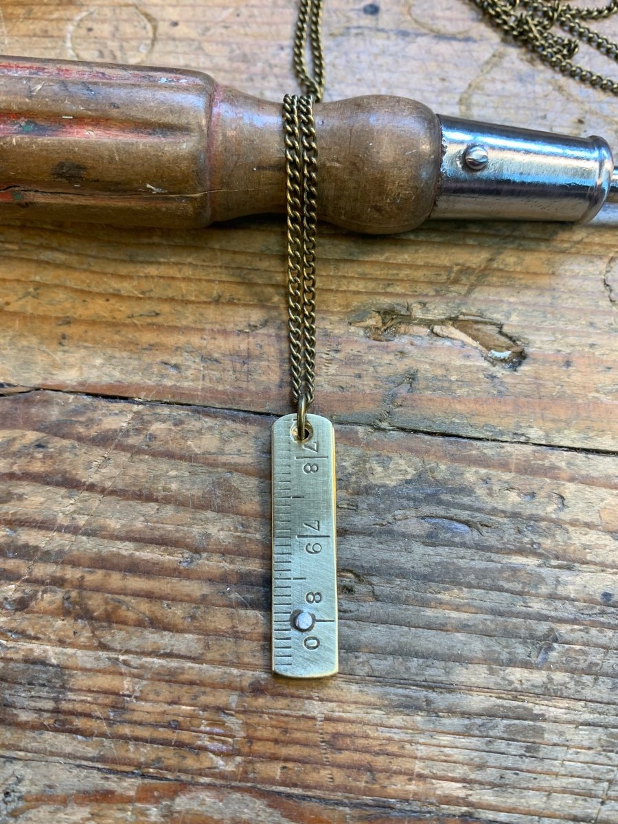 Pendentif Métrique Laiton - Ernest & Célestin