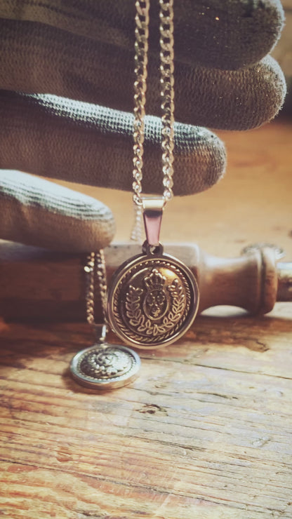 Pendentif Couronnes et Lys ⚜️ SÉRIE LIMITÉE ⚜️