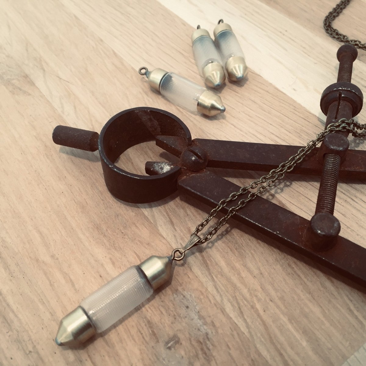 Pendentif Ampoule - Ernest & Célestin